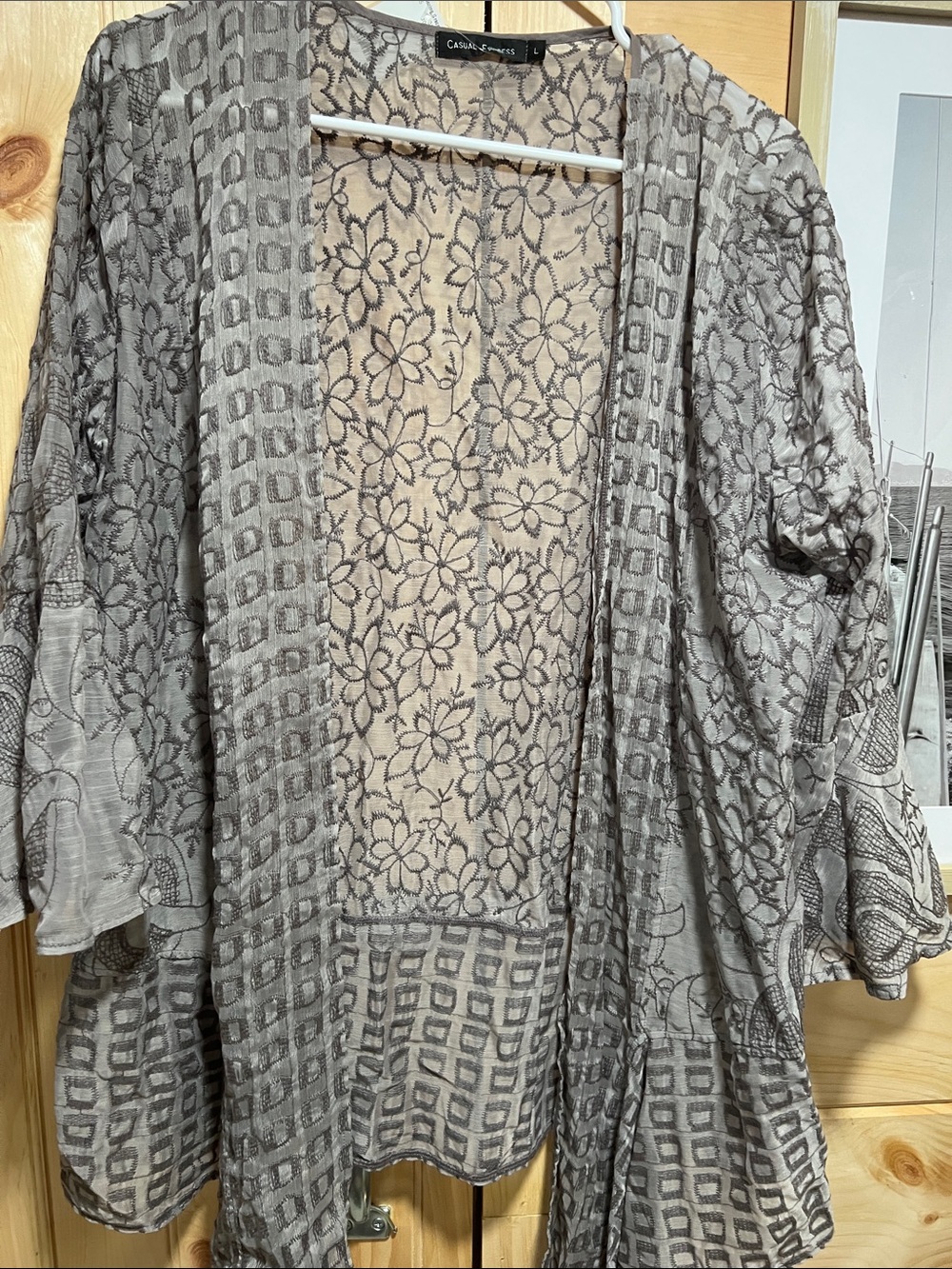 Gray Floral Lace Open-Front Tunic Kimono